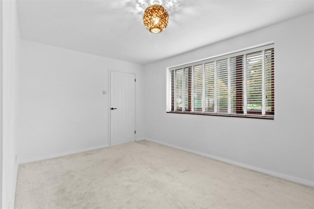 Living Room Photo 2.jpg