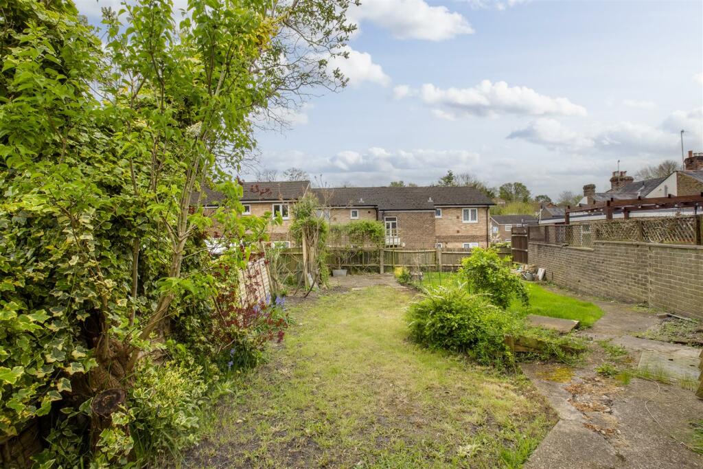 87 Totteridge Avenue, HP13 6XG-11.jpg