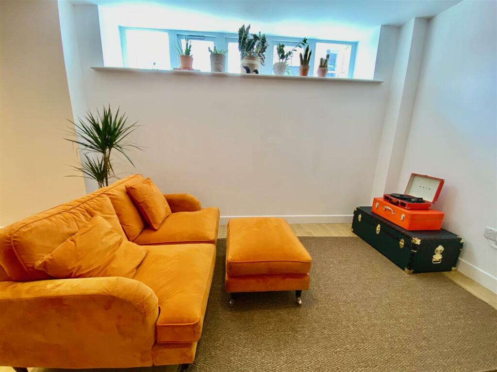 LOUNGE/DINER/KITCHEN