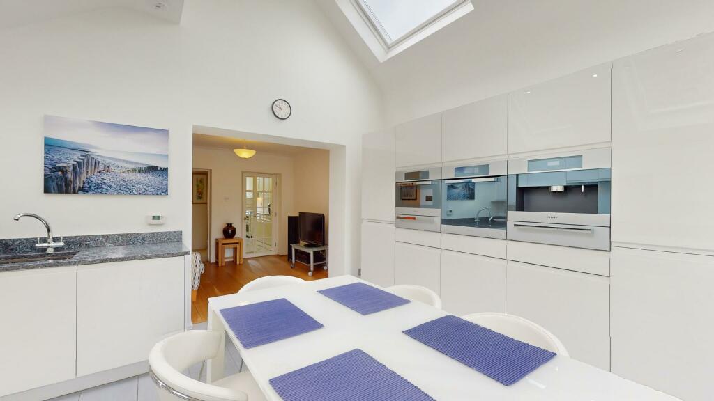 Manor-House-Cottage-08122024_145842