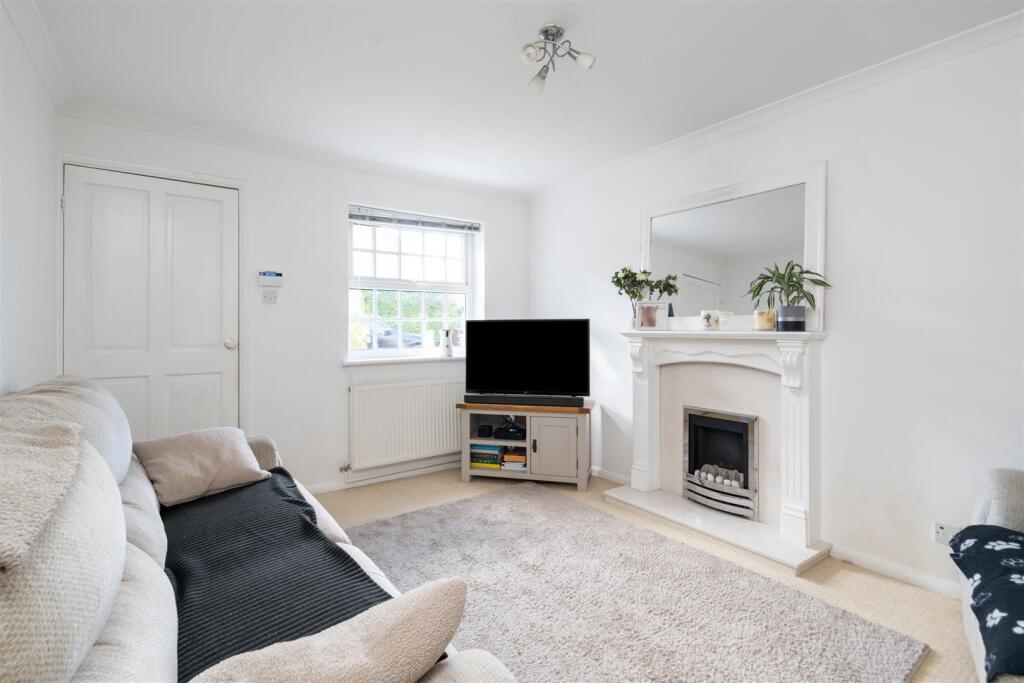 20 Crimscote Close_5.jpg