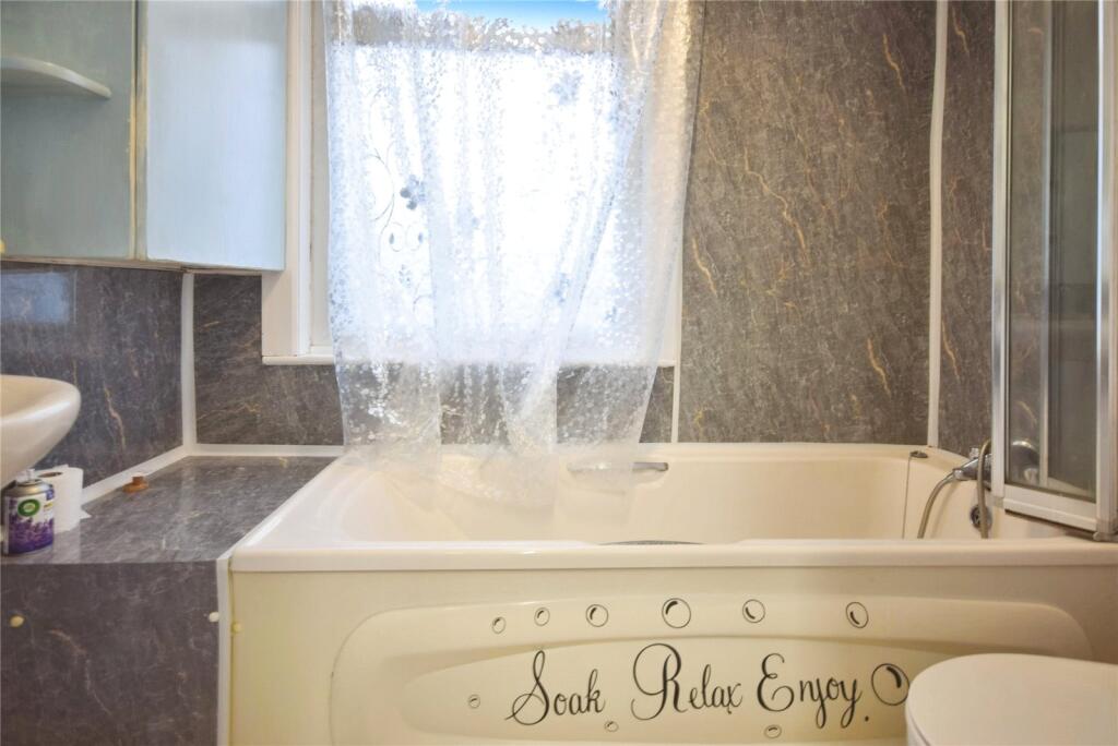 Flat 2 Bathroom