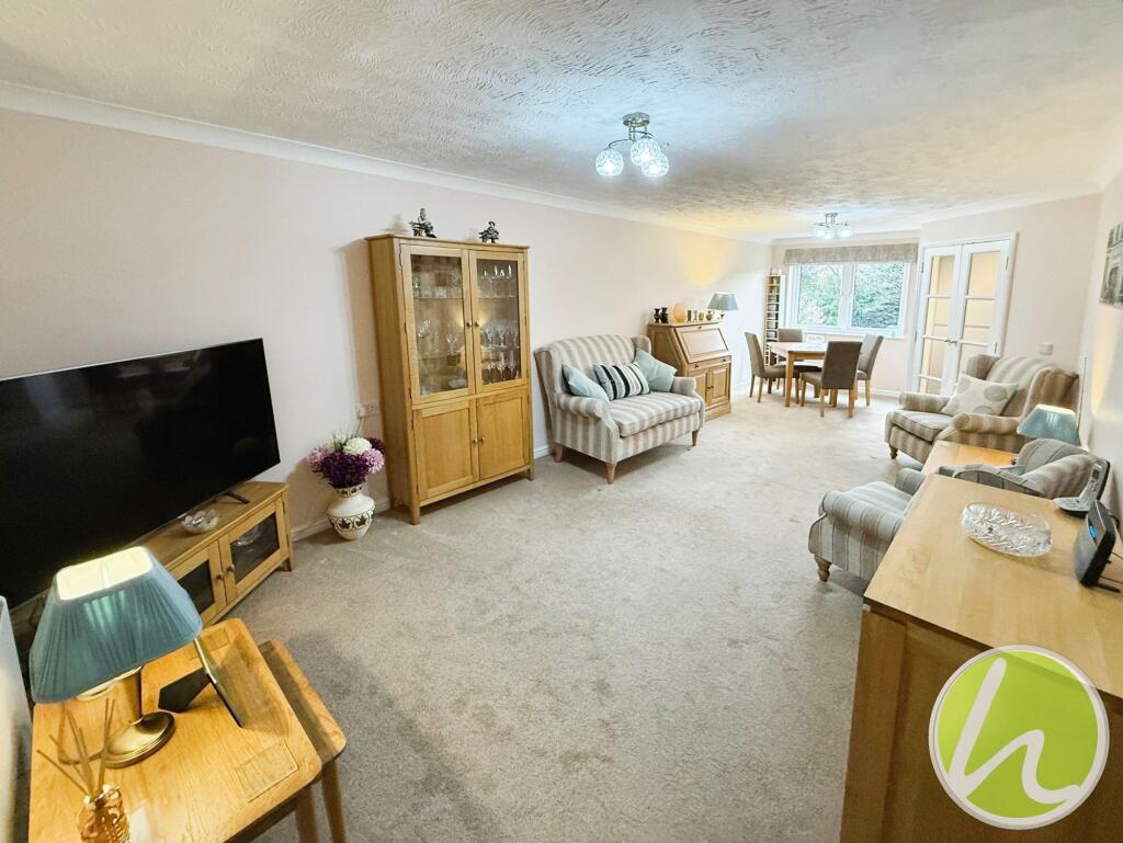 Living Room/ Dining Area