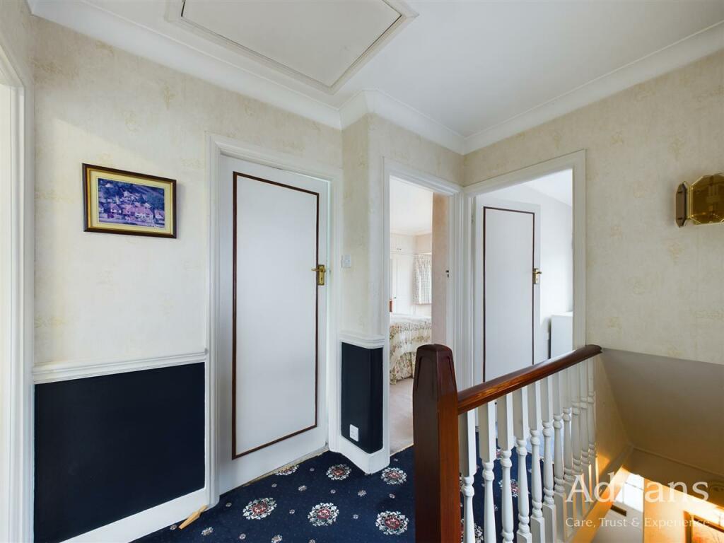 FIRST FLOOR LANDING