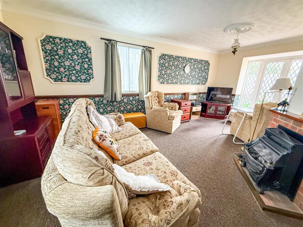 LOUNGE AREA VIEW