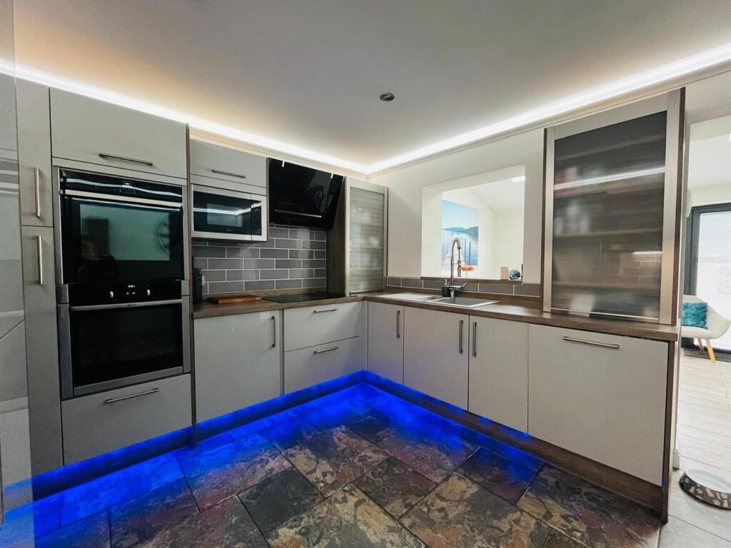 Kitchen 6.jpg