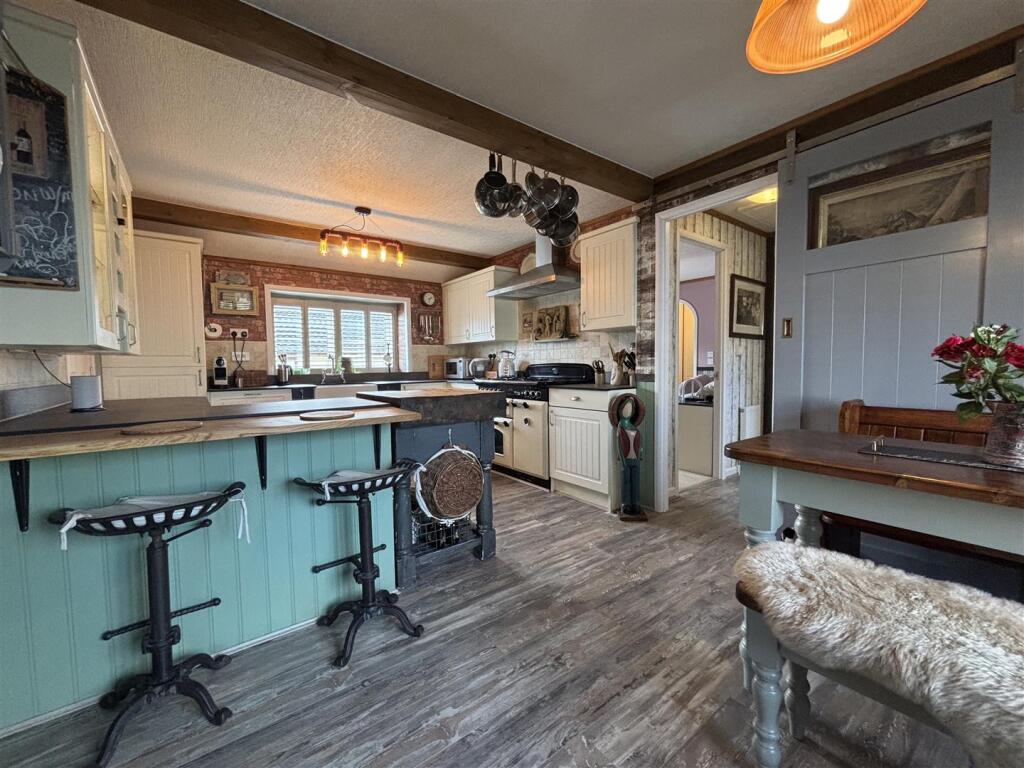 OAKLANDS BREAKFAST BAR.jpg