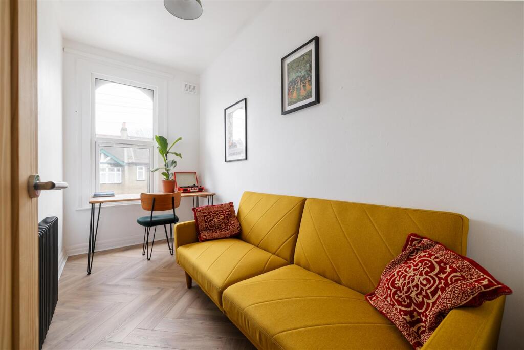 Latimer Road E7