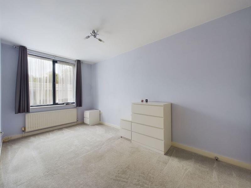 DOUBLE BEDROOM