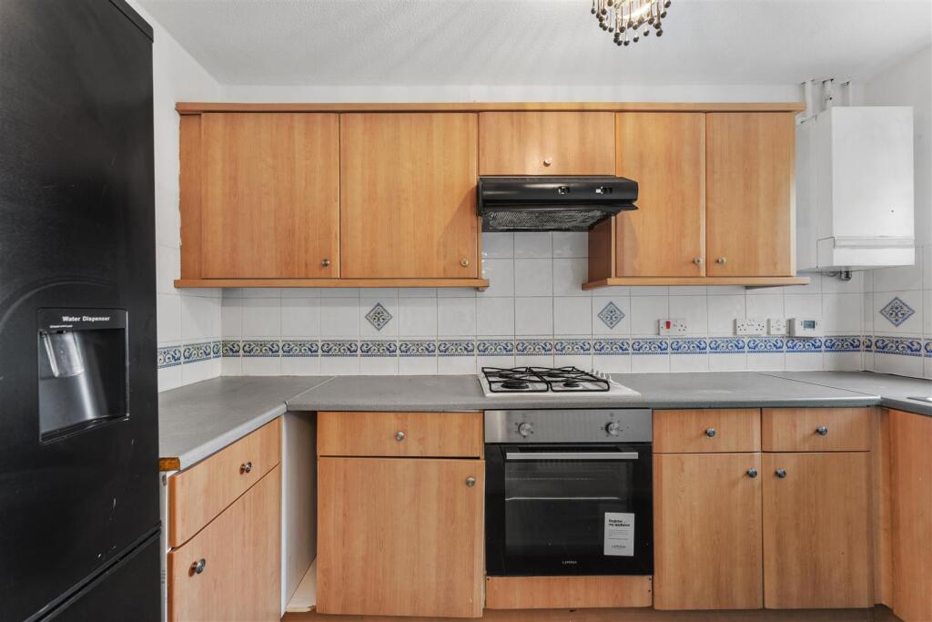 17 Newark Close kitchen 2.jpg