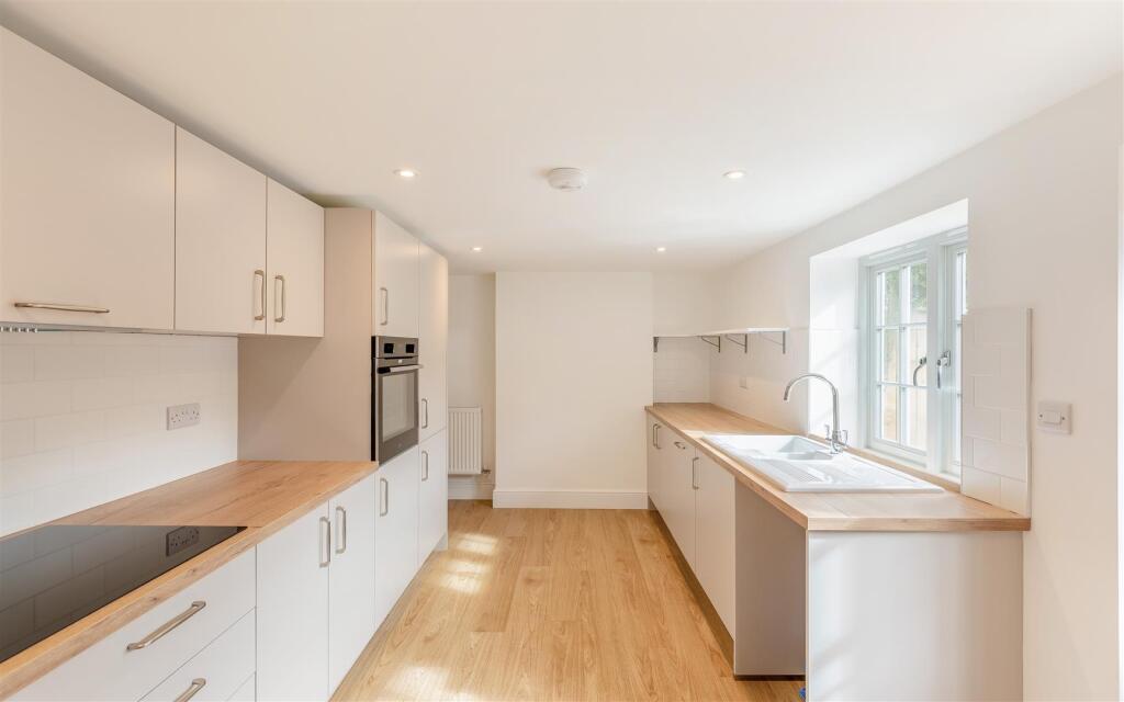 8645139-interior06.jpg