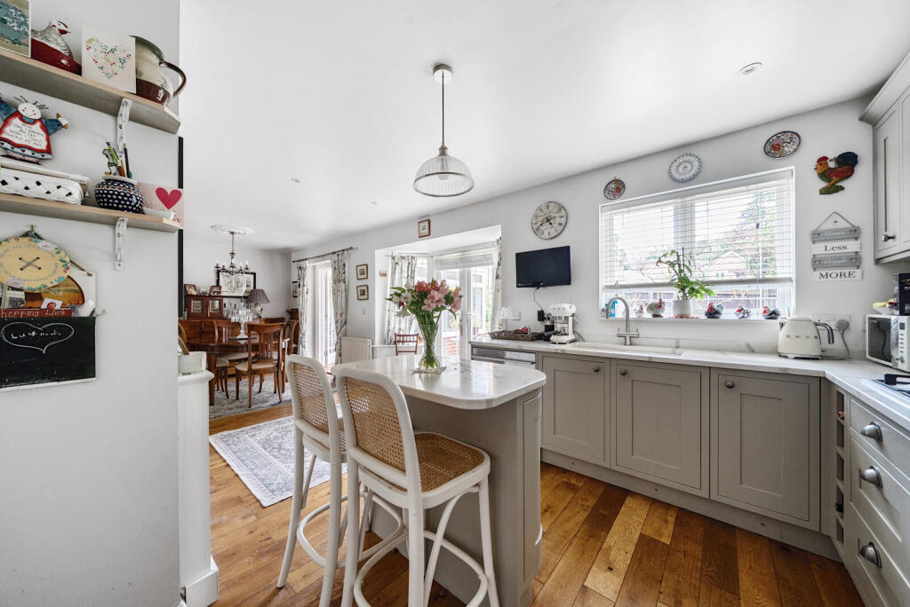 1320917-16-686bf8...