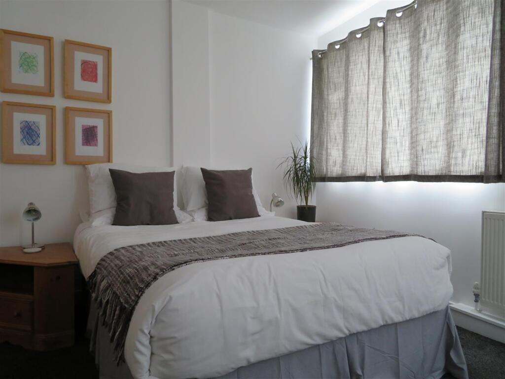 247 Milton Bed2d.JPG
