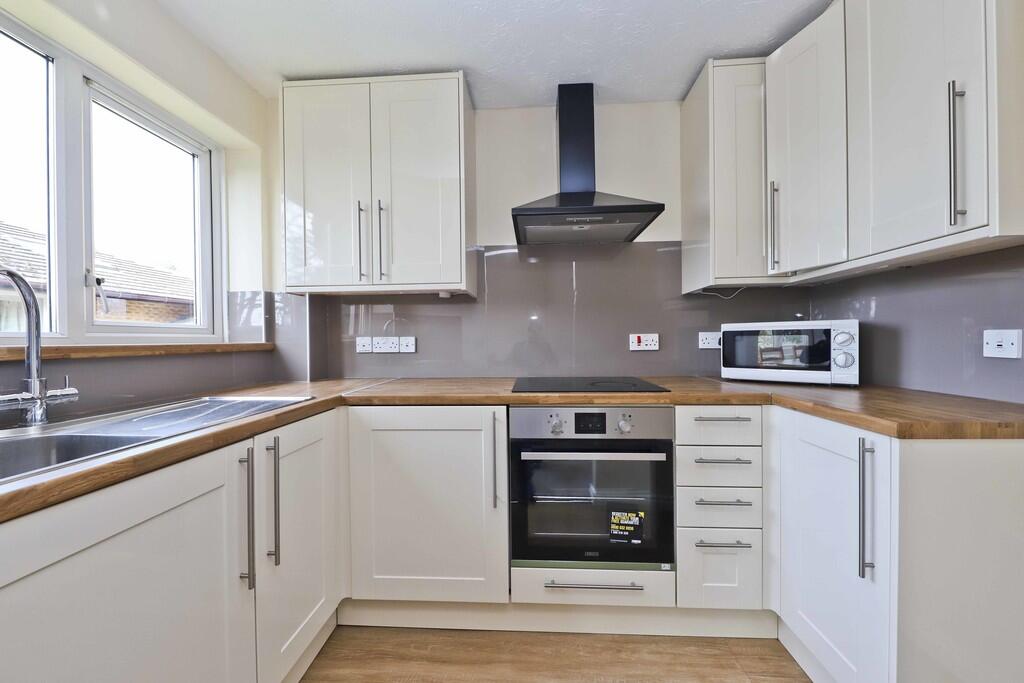 16 Maple Court (6...