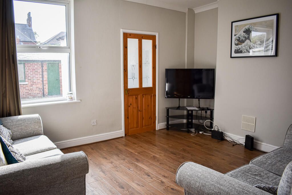 39 Drake - Living Room.jpg