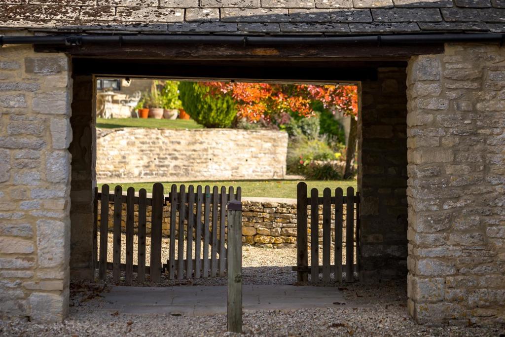 3 - 2 Priors Court - GL7 7BB - Web.jpg