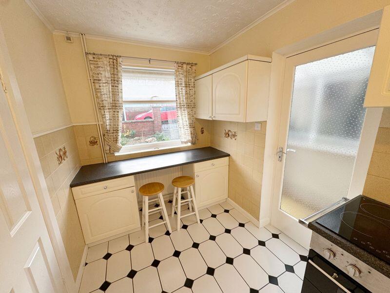 Kitchen / Breakfast Area