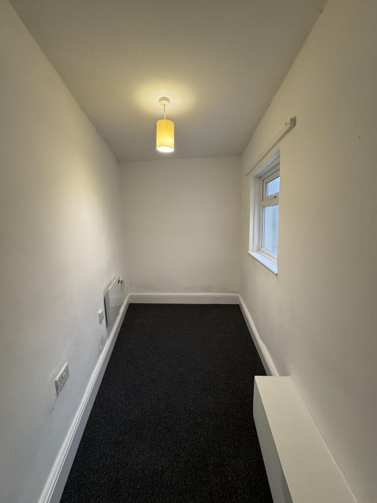 Flat 3, 20 Regent St - bedroom 2