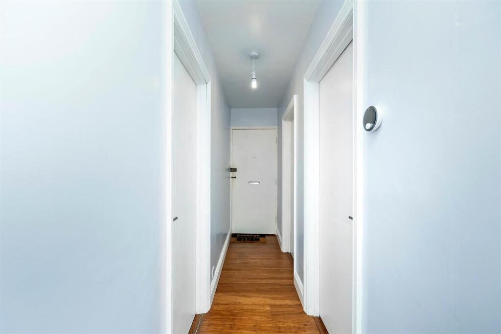 Hassocks Lodge 16 HALLWAY.jpeg