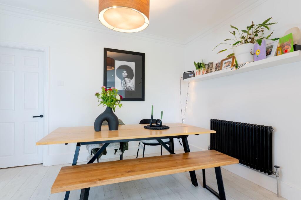 FABULOUS EXTENDED KITCHEN/DINER AND LIVING ROOM
