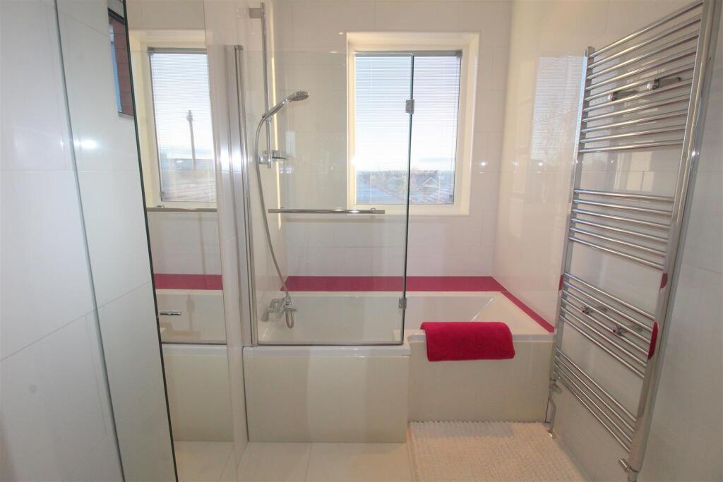 St Annes Road East, 200, family bathroom.JPG