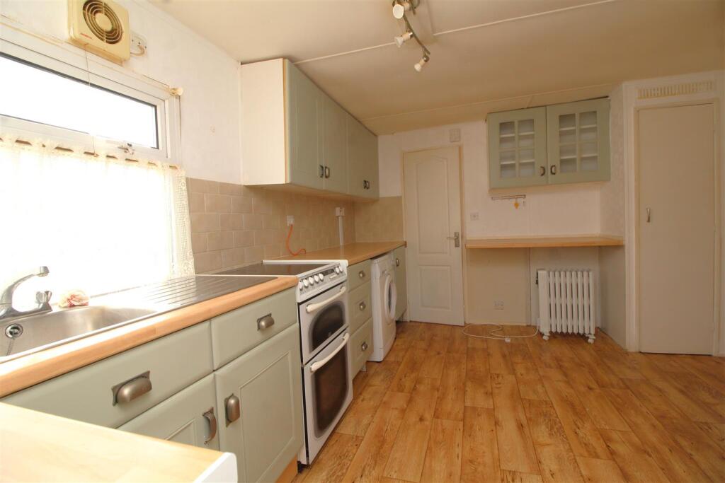 kitchen 3 .JPG