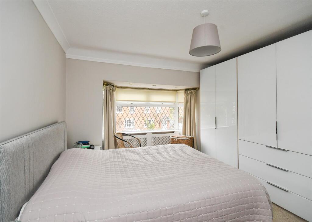 16 Clive Road - Bedroom 1.jpg