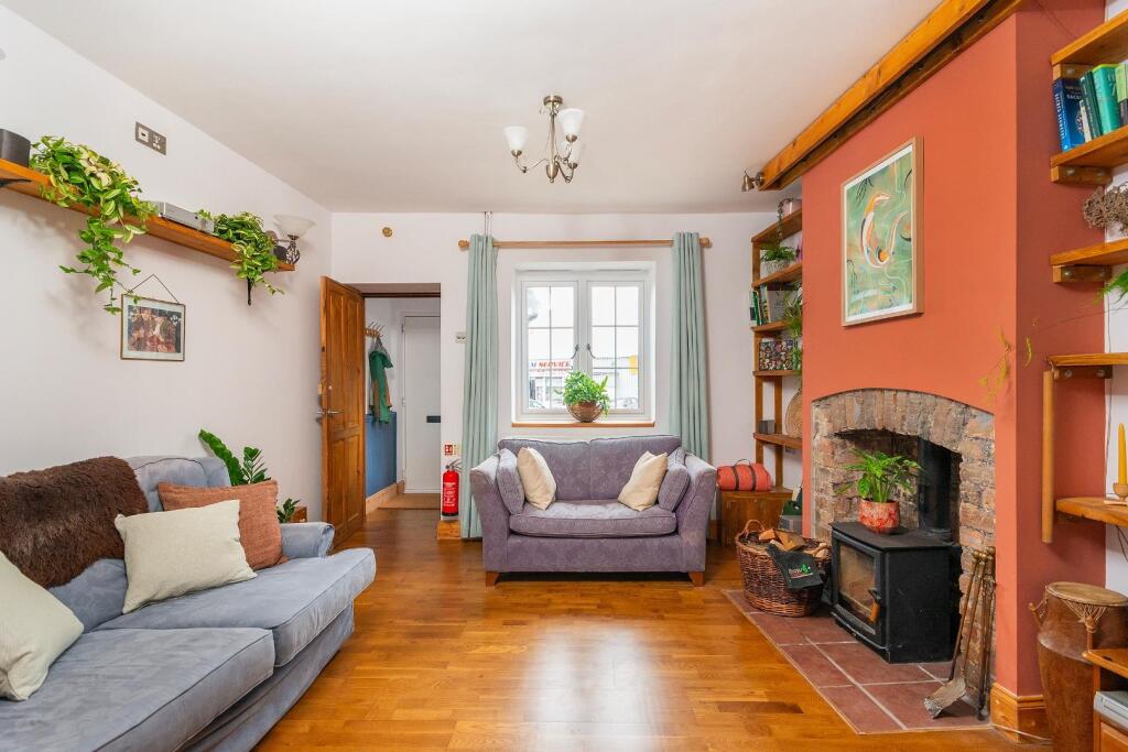 1B0H9HN - Living Room C.jpg