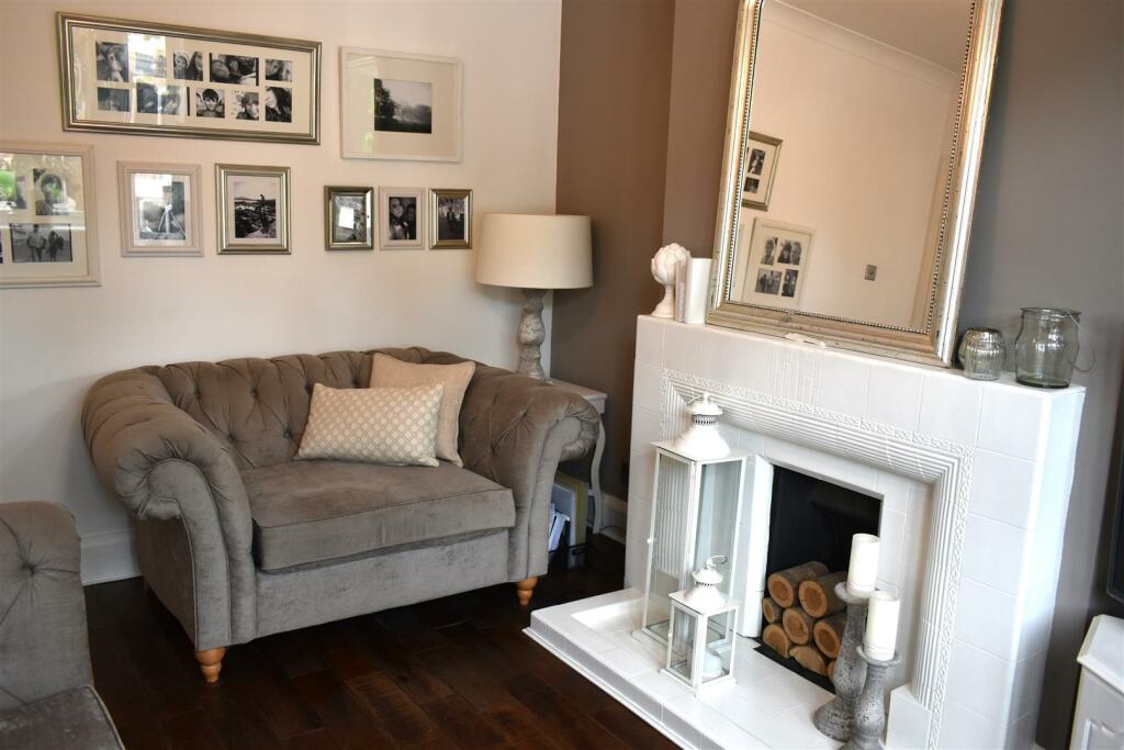 lounge 2.JPG