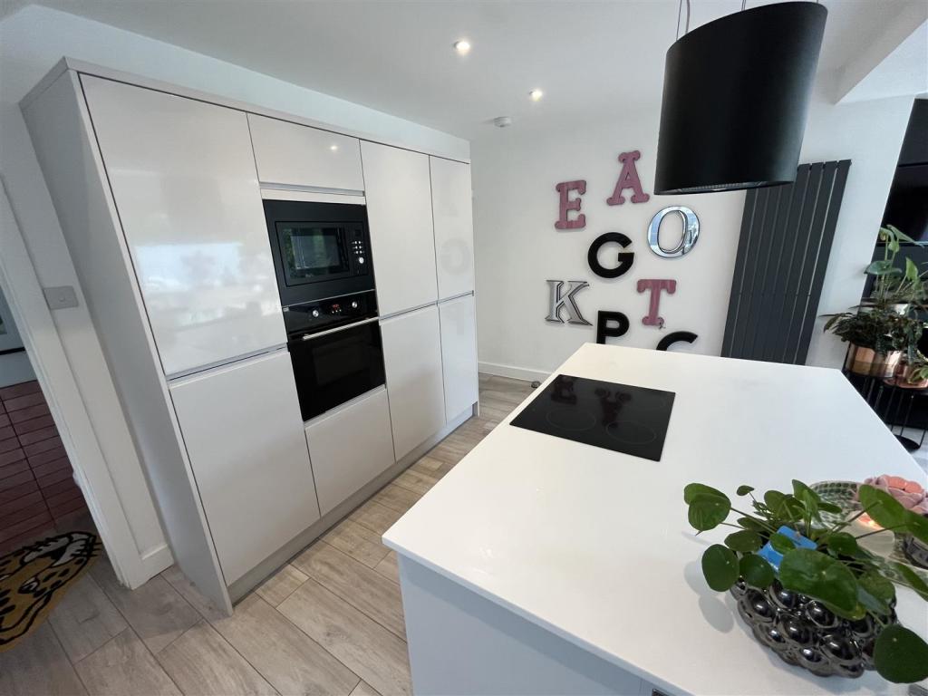 Kitchen Area 3