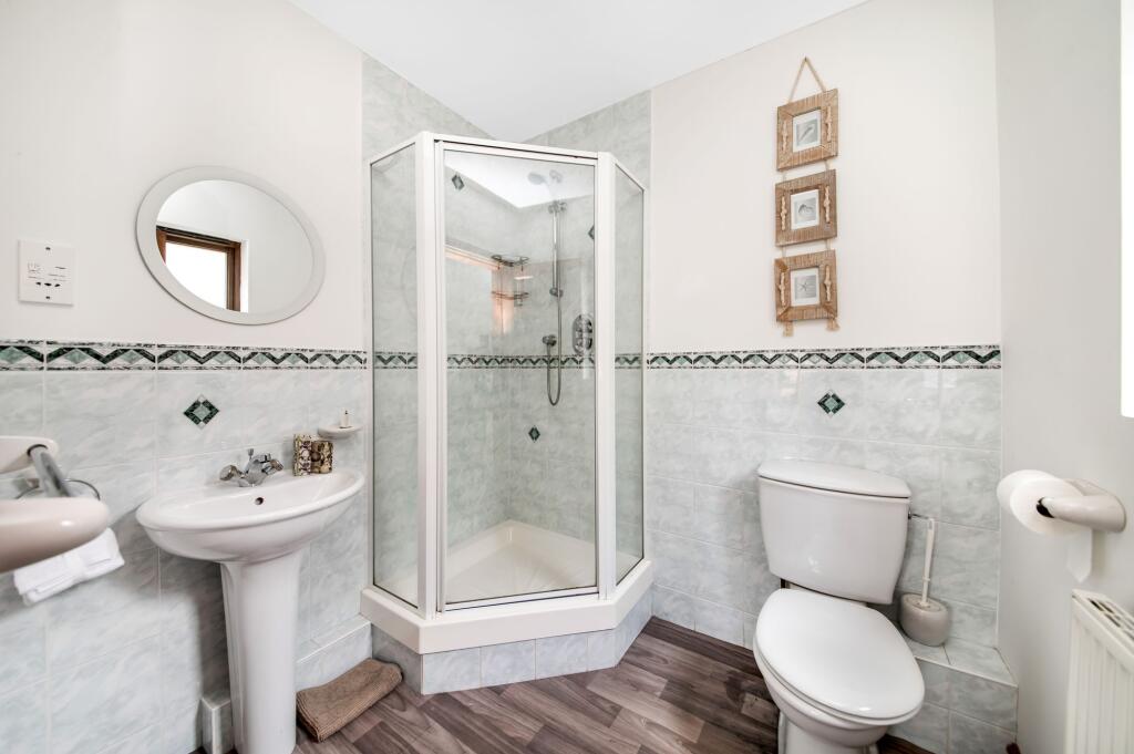 EN-SUITE TO BEDROOM FIVE