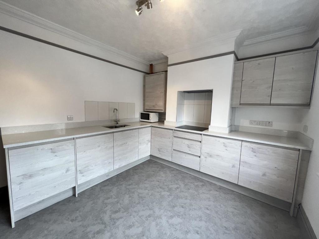 kitchen 3.jpg