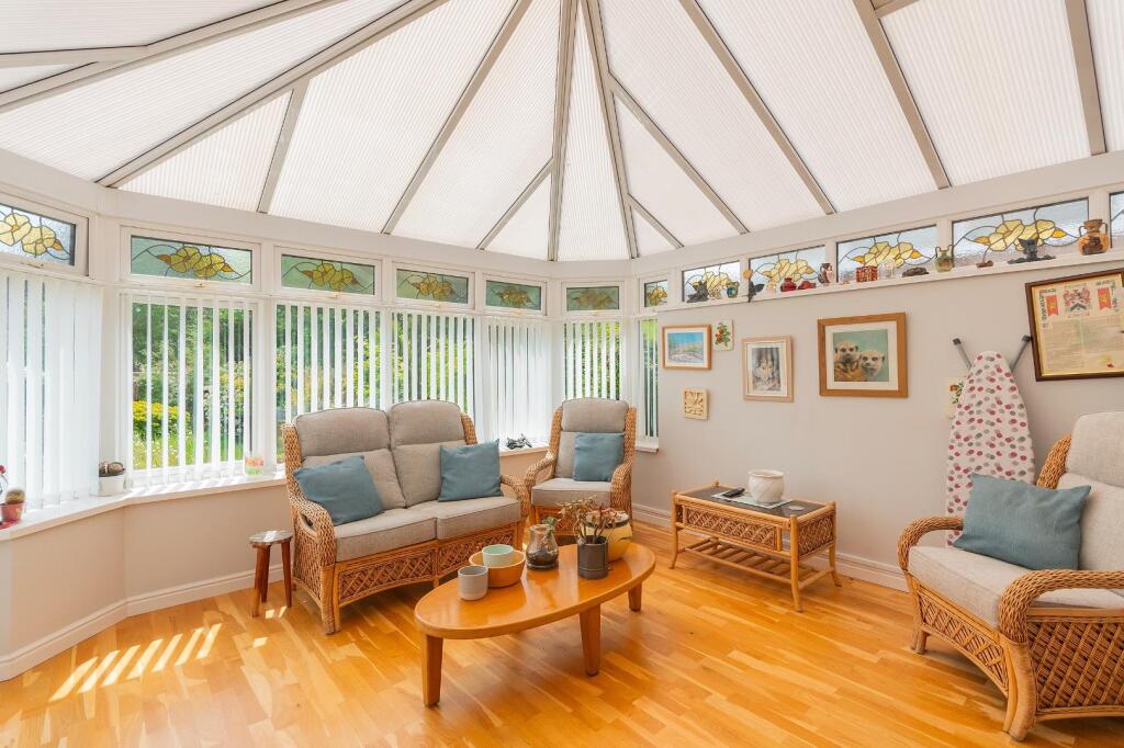 8H3RBD - Conservatory B.jpg