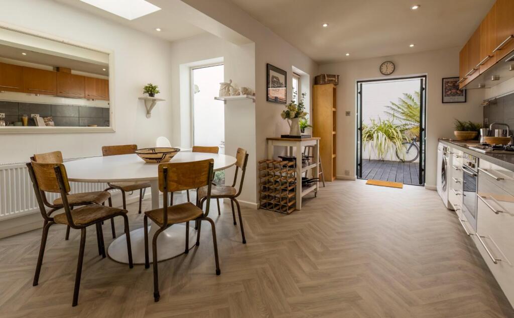 Kitchen_Diner_Wide_01.jpg