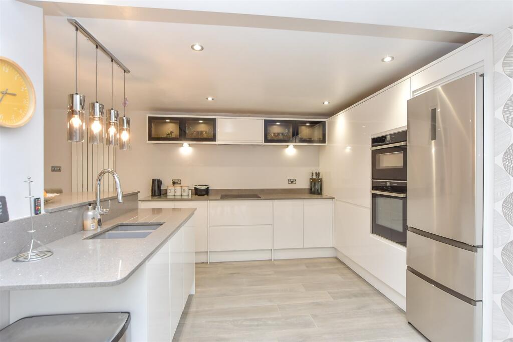 Kitchen/ Dining Area