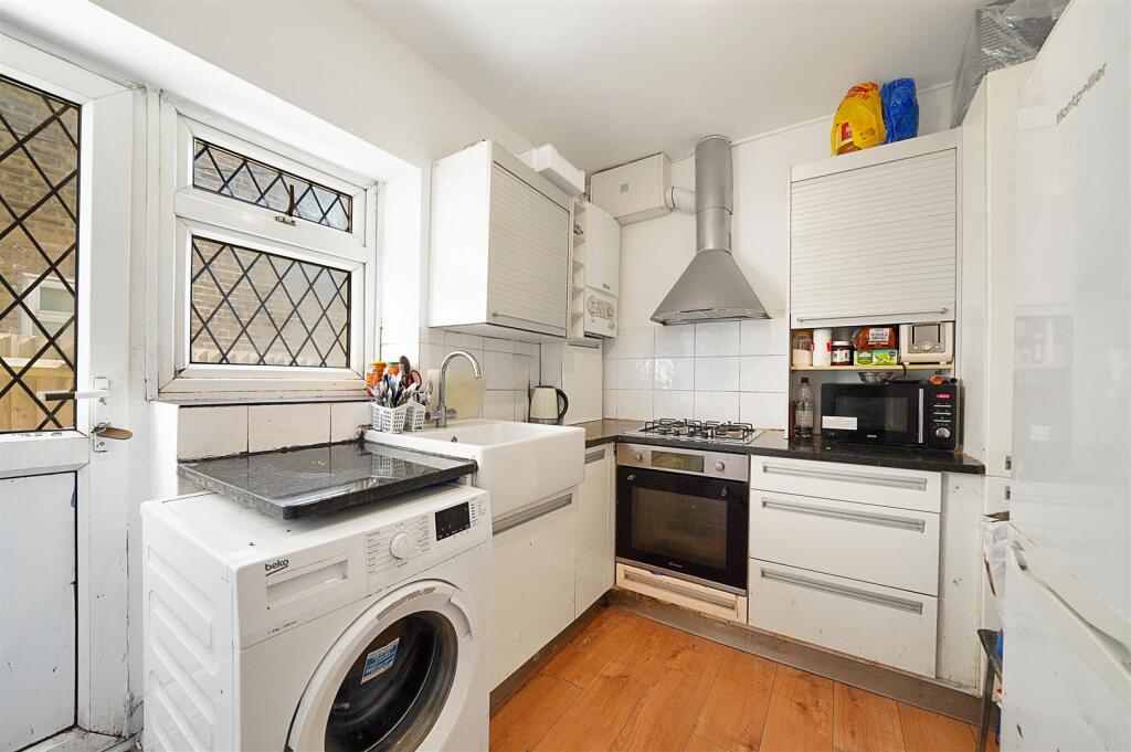 Marble worktops and butler sink in kitchen with do