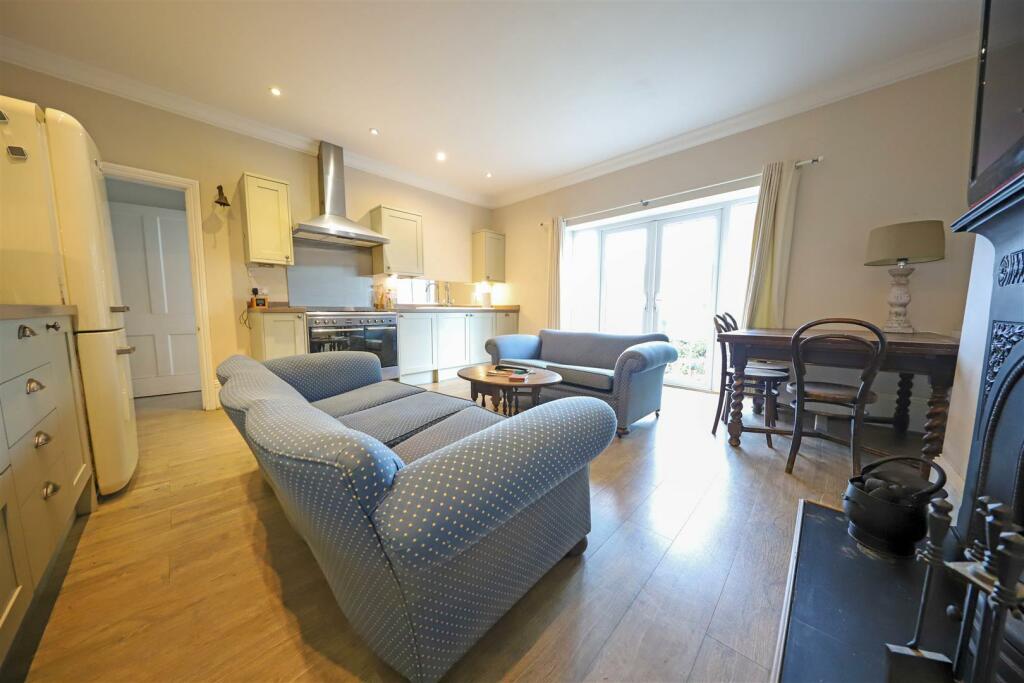 nicholas james ditchling rd flat kitchen 2.jpg