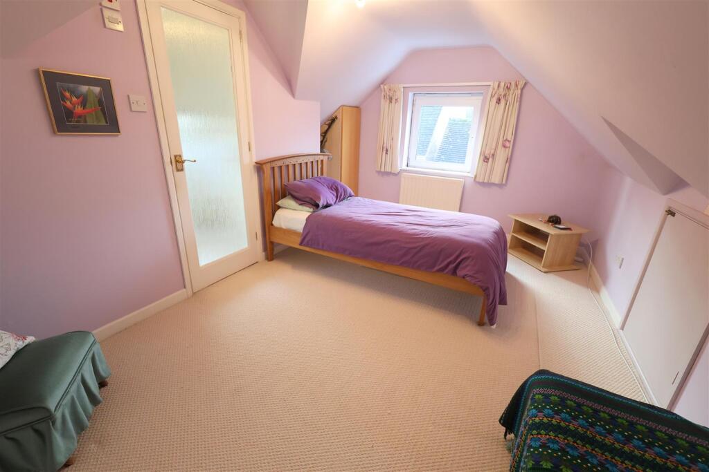 PC FF Bedroom i.JPG
