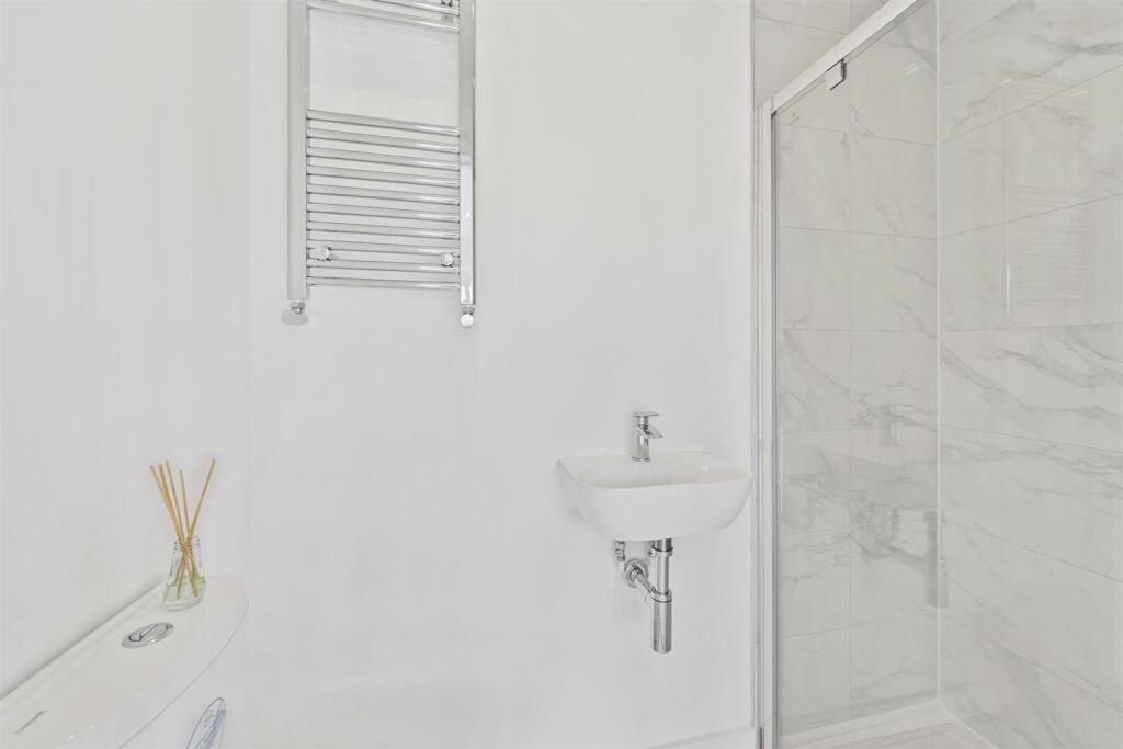En-Suite 2.jpg