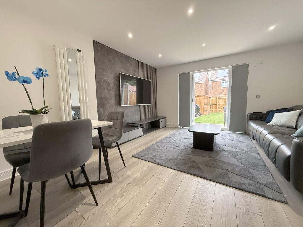 LOUNGE/DINER