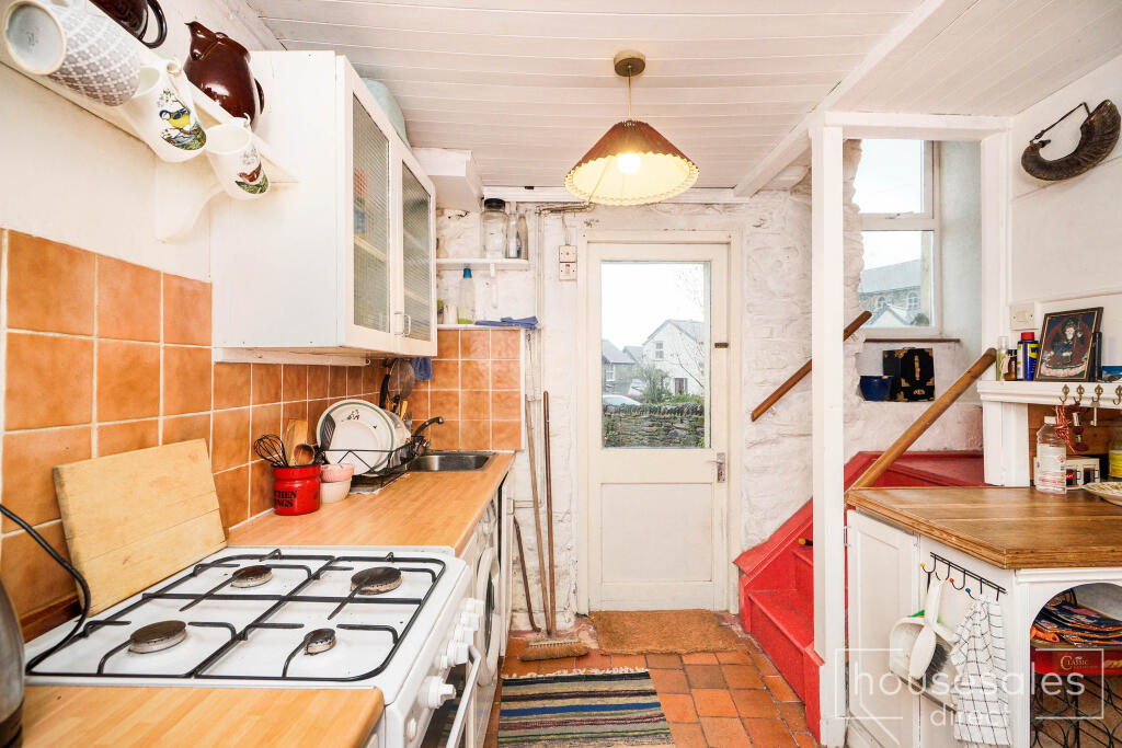 Living/Kitchen Area