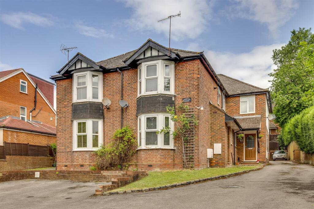 2 Lede View Court, London Road, HP11 1HR-10.jpg