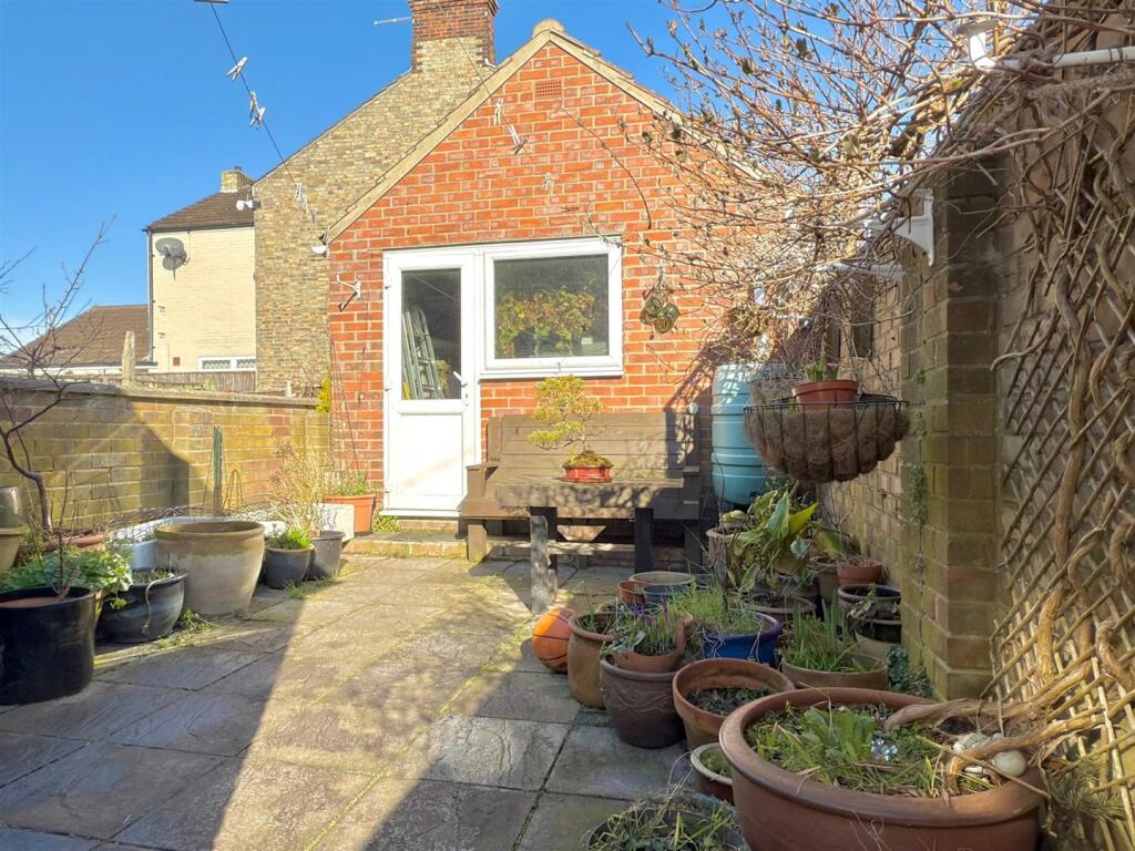 REAR GARDEN.jpg
