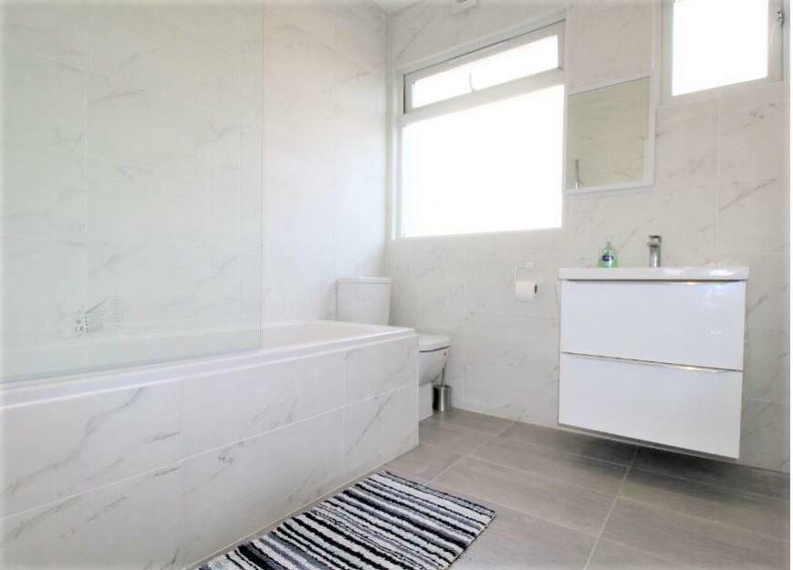 95 princess avenue bathroom.JPG