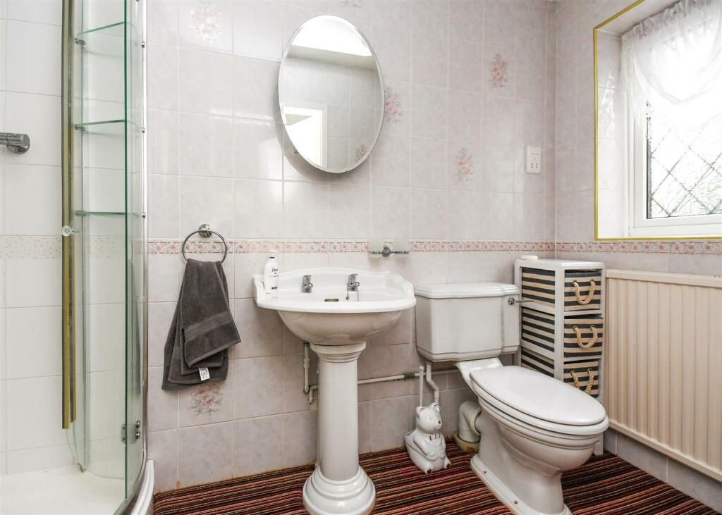 Locksid - Ensuite.jpg