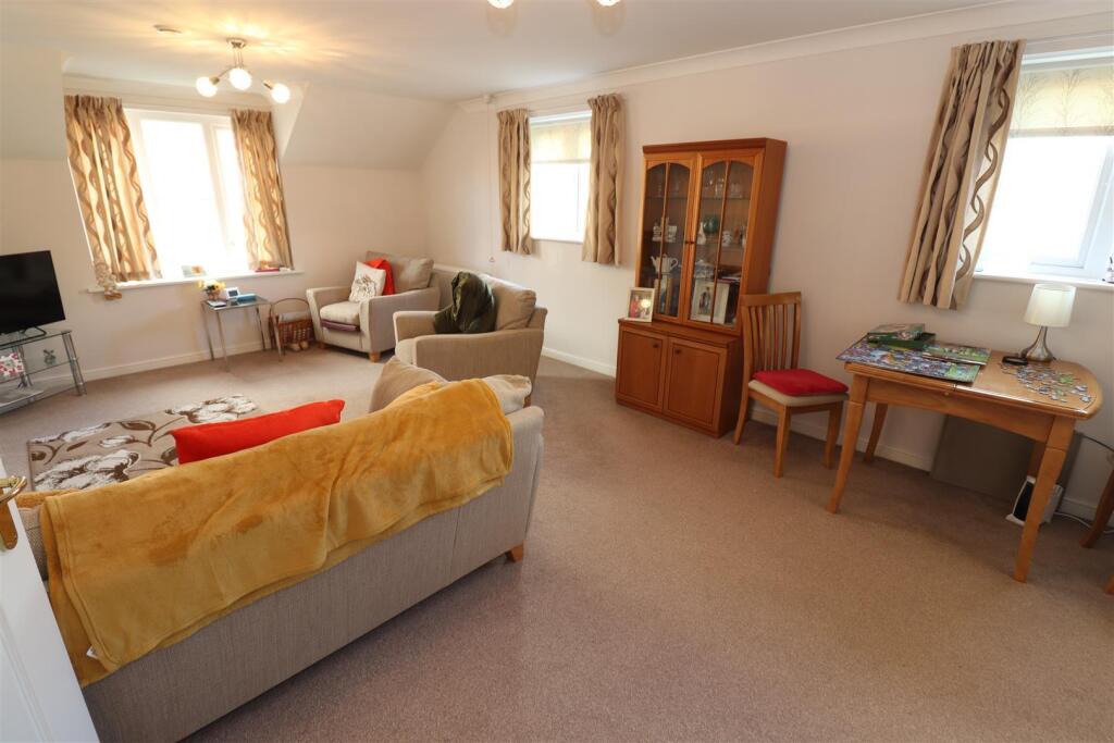 Lounge / Dining Room