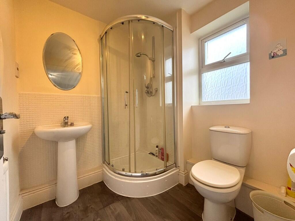 bedroom 1 ensuite...