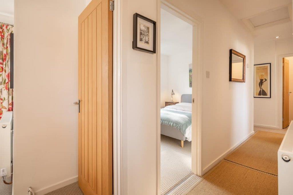 hall 1 2da666ed-8bb5-4a65-b800-2fa1c5bf872c.jpg