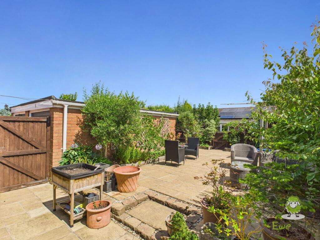 Garden  - Charlotte Thomasson Ewemove Whitchuch an