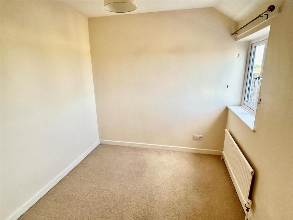 32 uffington bedroom 3.jpg